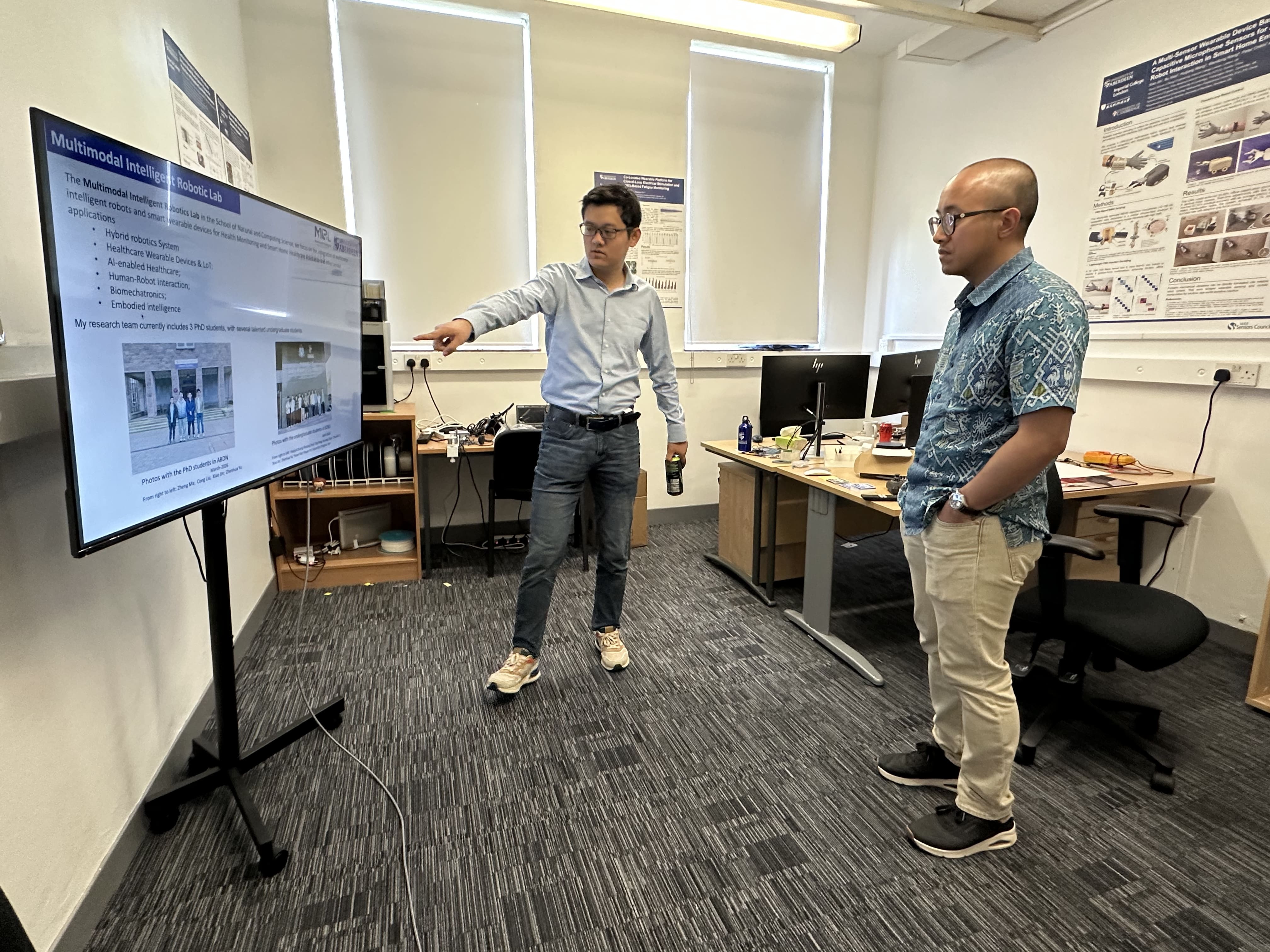University of Aberdeen Colleagues Visiting the Lab